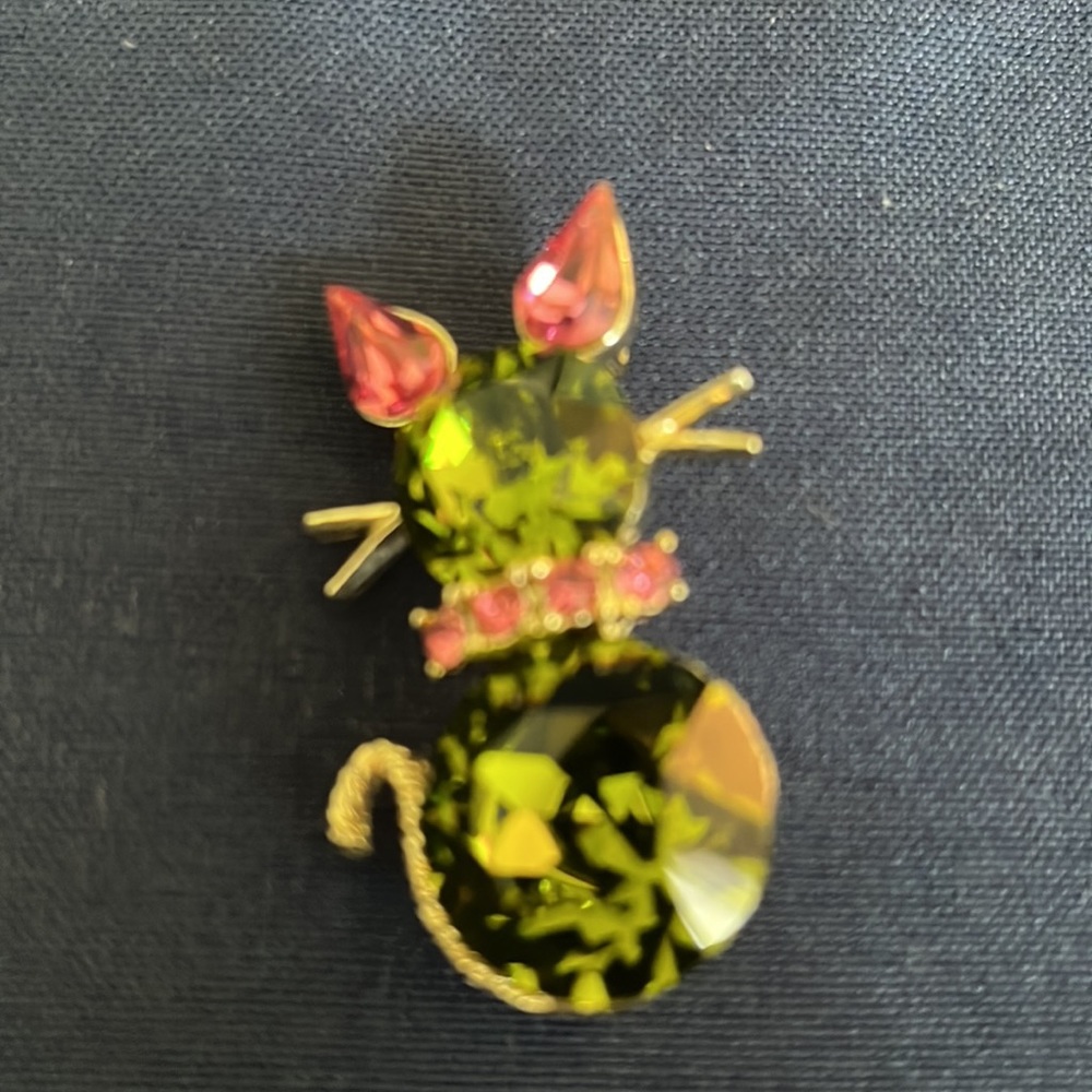 Vintage Signed Dodds Green and Pink Crystal Cat Brooch - Picture 4 of 4